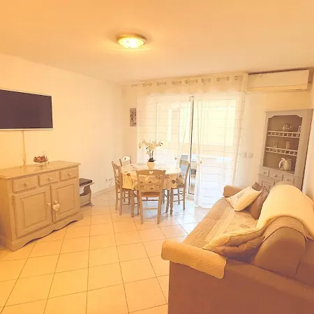 Spacieux 2 Pieces ,1 Chambre,clim, Centre Ville, Garage Apartment Sainte-Maxime