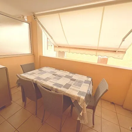 Spacieux 2 Pieces ,1 Chambre,clim, Centre Ville, Garage * Sainte-Maxime